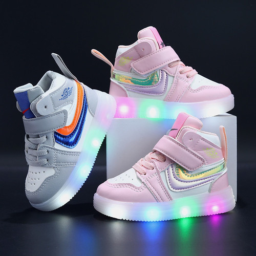 Sepatu Sneaker dengan Lampu LED: Inovasi Mode dan Teknologi