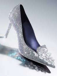 Sepatu Wanita Jimmy Choo: Simbol Elegansi dan Kelas