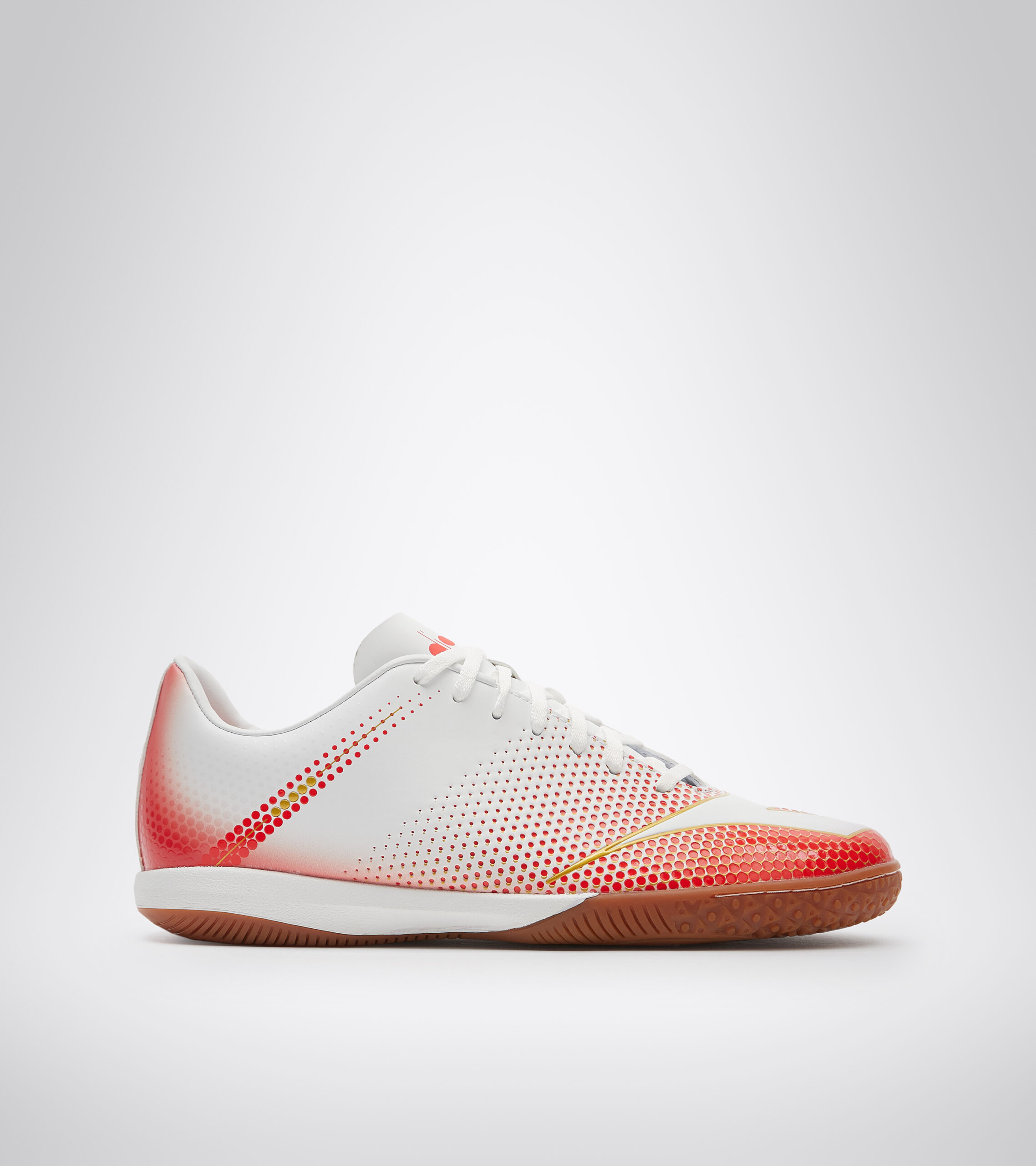Sepatu Bola Diadora Bomber IDR: Pilihan Tepat untuk Sepakbola