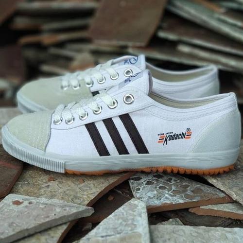Sepatu Cowok Kodachi Capung Sneakers 8111: Desain Modern dan Nyaman