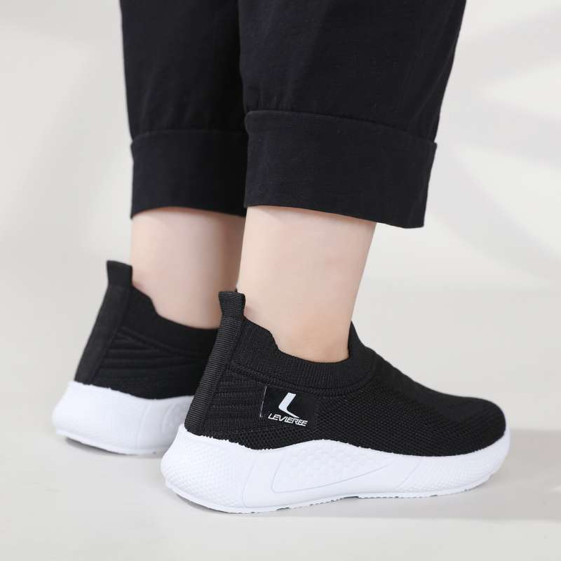 Sepatu Slip-On Anak Hitam Tanpa Tali PLK LV0438 yang Nyaman