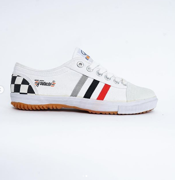 Sepatu Kodachi Capung Sneakers 8111: Desain Modern dan Nyaman